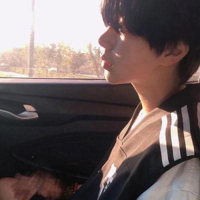 高颜值男生图片,高颜值男生惊艳亮相，引无数少女心爆棚！”