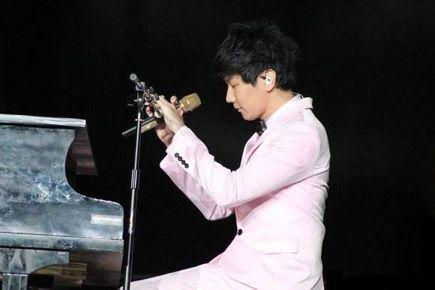 娱乐圈会钢琴的明星,琴键上的明星风采